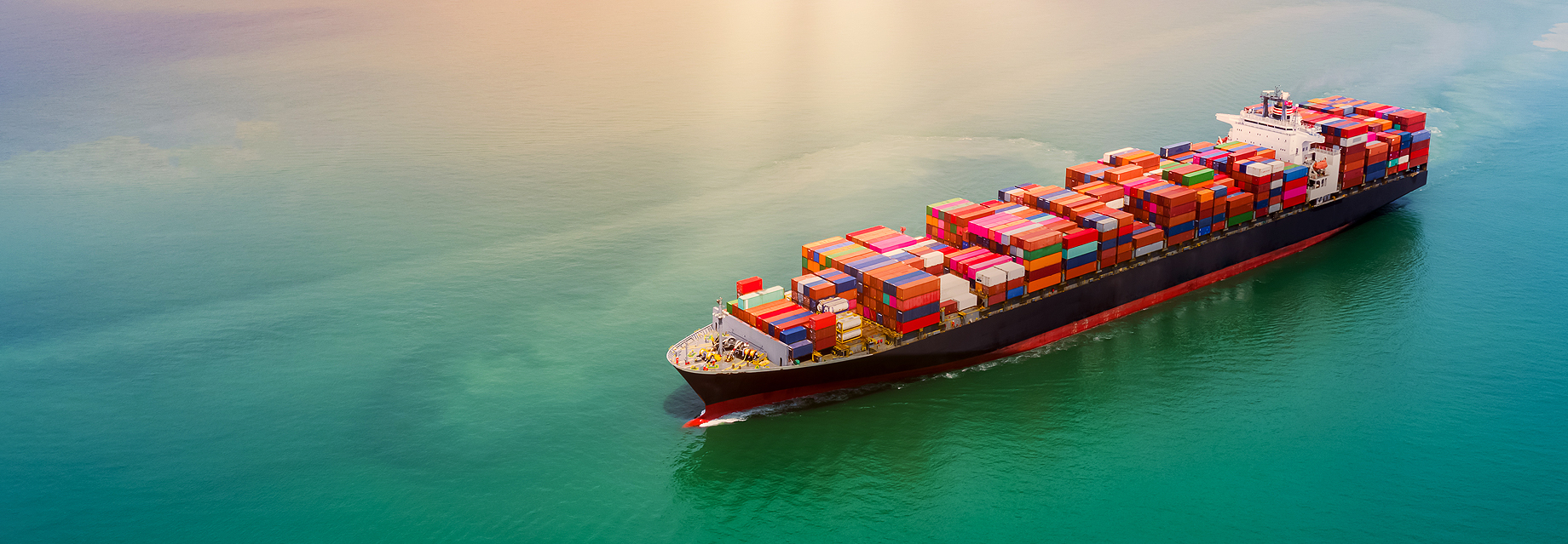 해양에 있는 선박 이미지